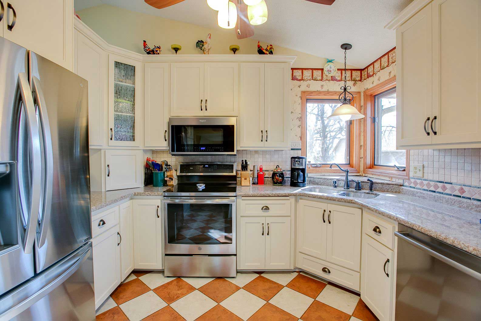 white shaker cabinets